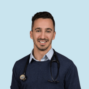 Le Dr Olivier Desgagné souriant portant un stéthoscope